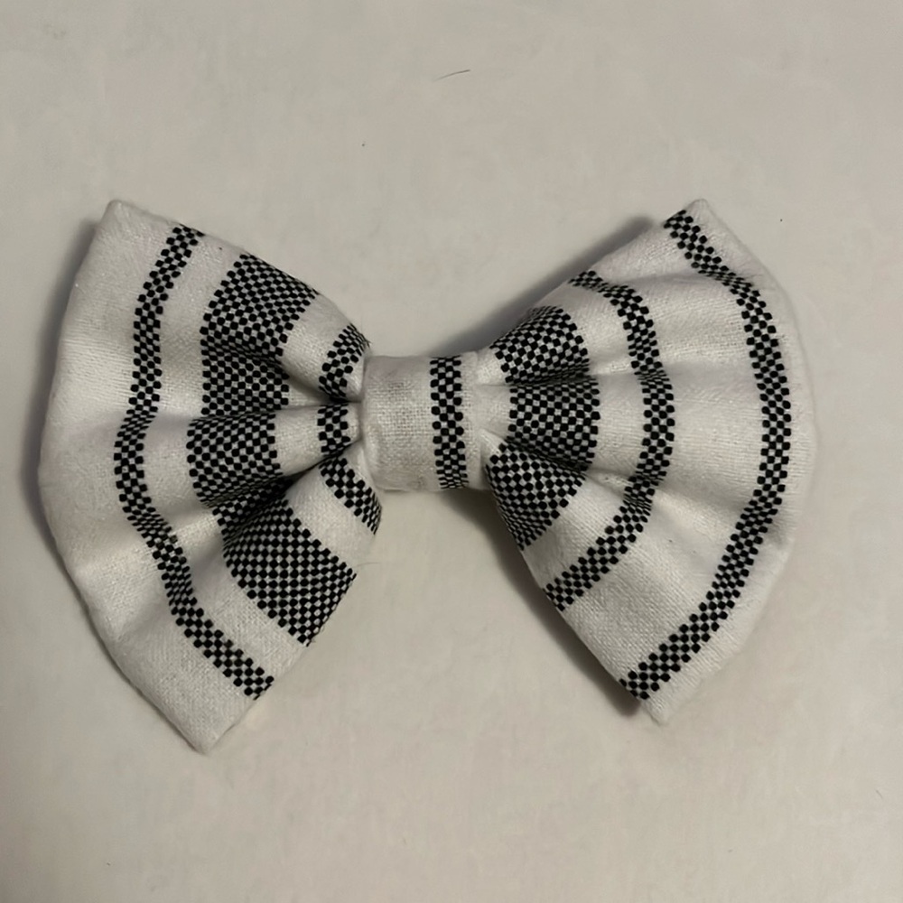 checkered bow